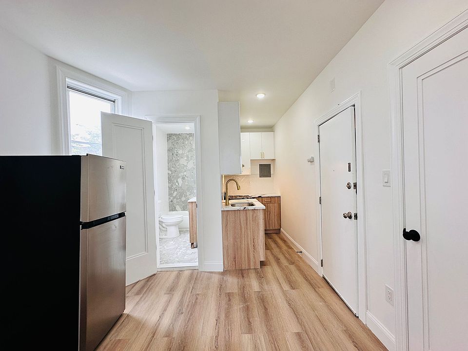 2nd image of 770 Westside Ave #7E