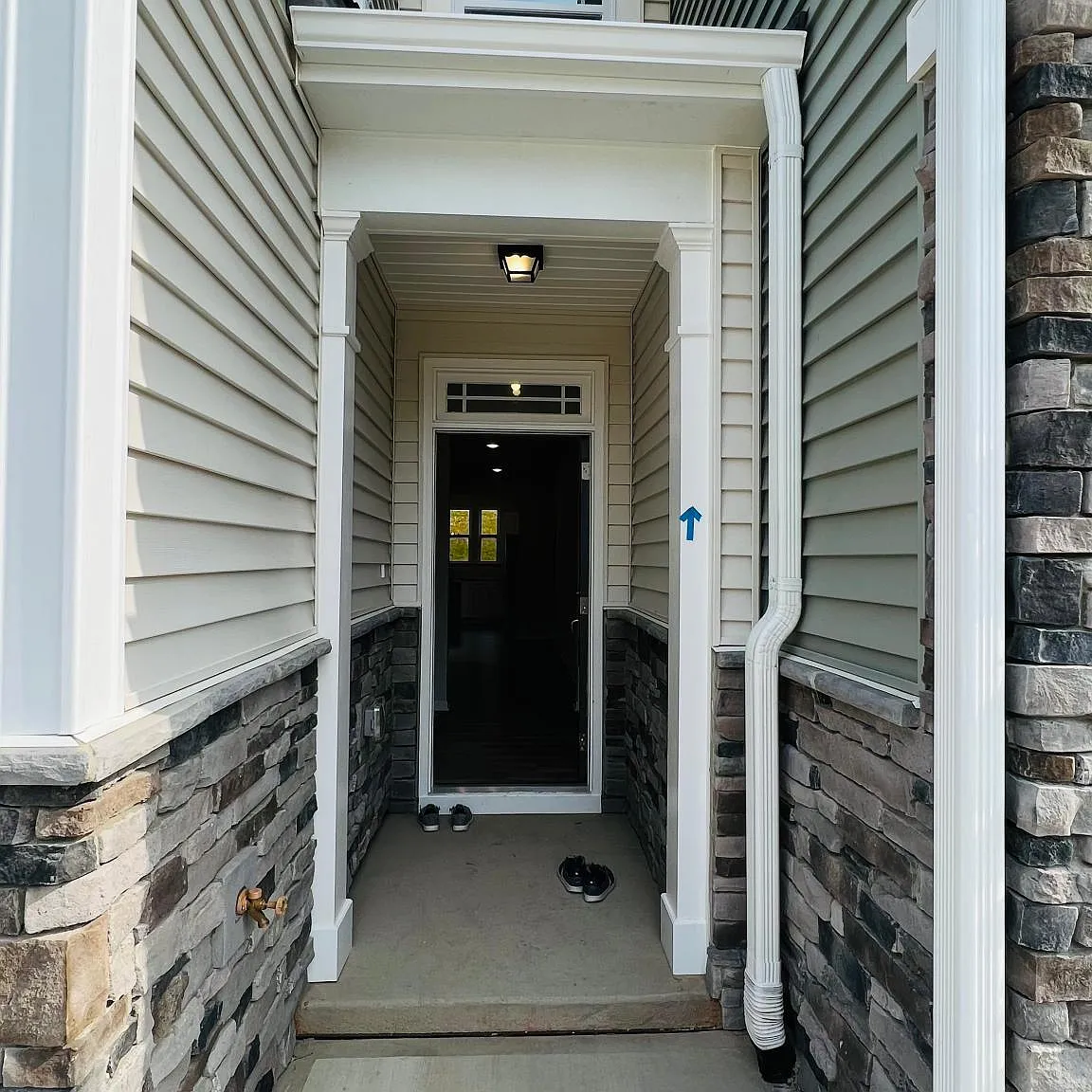 160 Royal Star Way — Photo 2