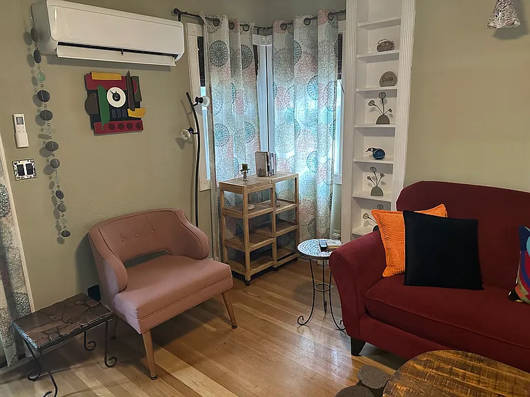 1313 Marion St NE — Photo 8