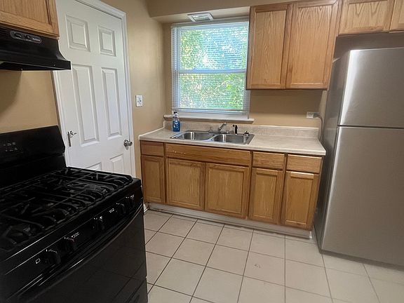 5th image of 1332 Wentworth Ave