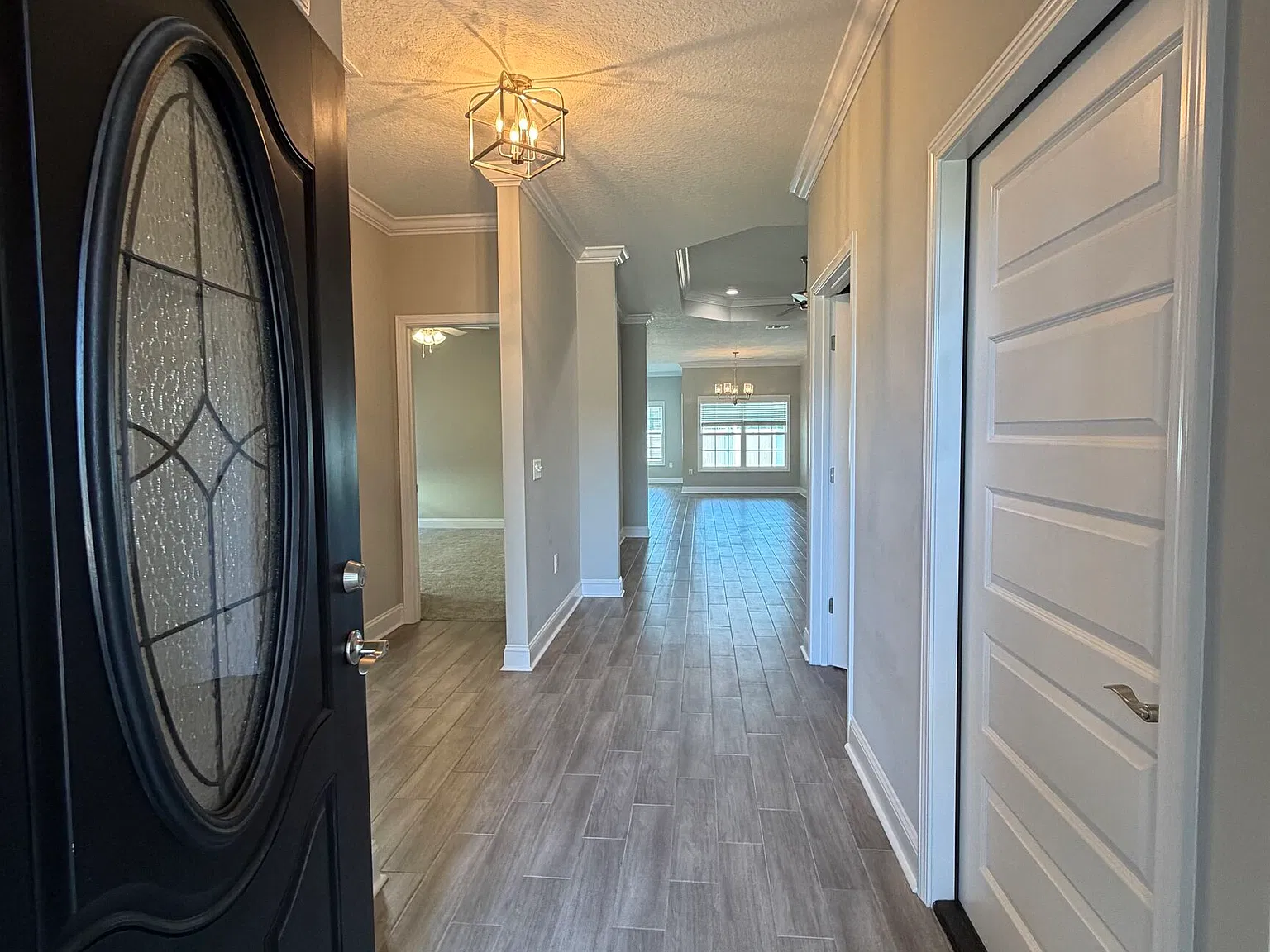 3 bed, 2.0 bath, 1766 sqft, $2,200 — Photo 2