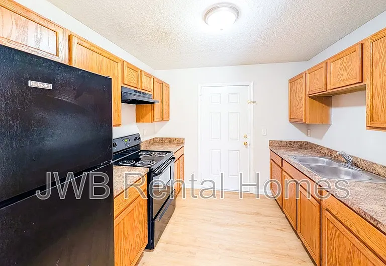8410 Maple St — Photo 2