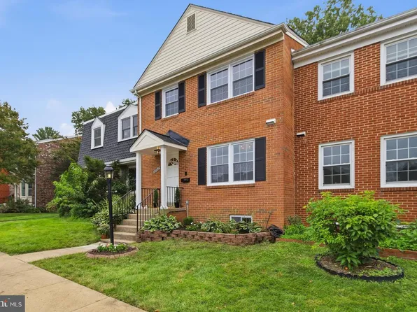 9103 Barrick St, Fairfax, VA 22031