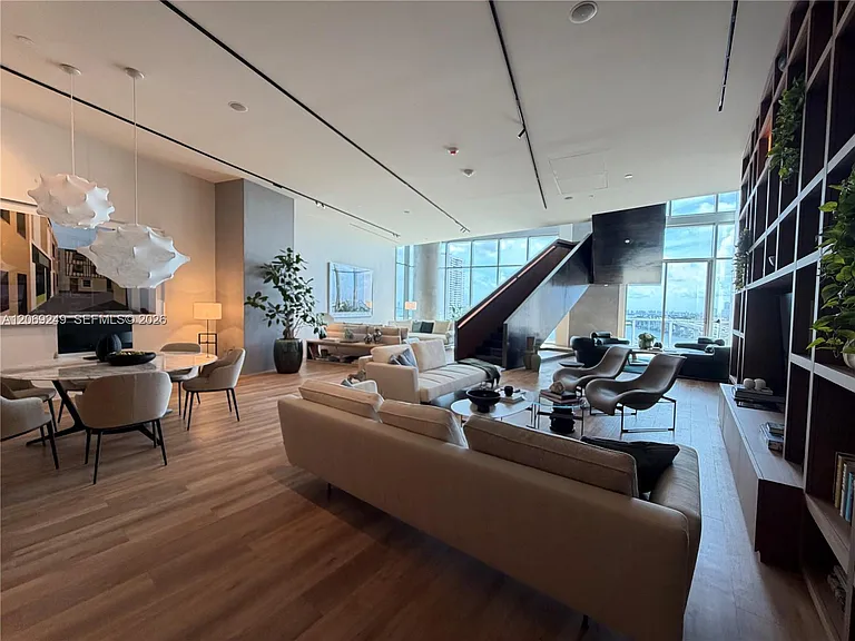 1400 Biscayne Blvd #1807 — Photo 42
