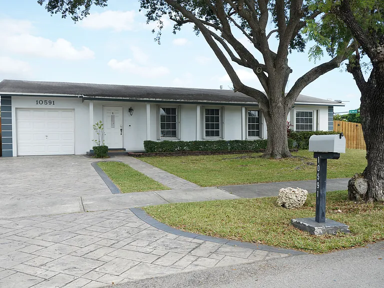 10591 SW 122nd Ct — Photo 2