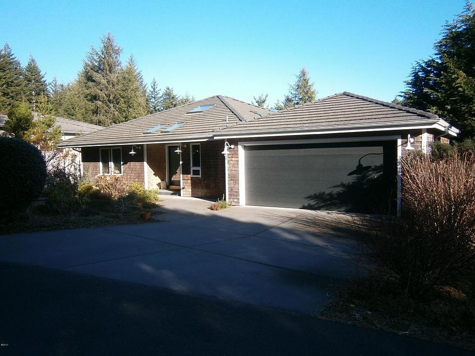 1st image of 709 NW Highland Cir