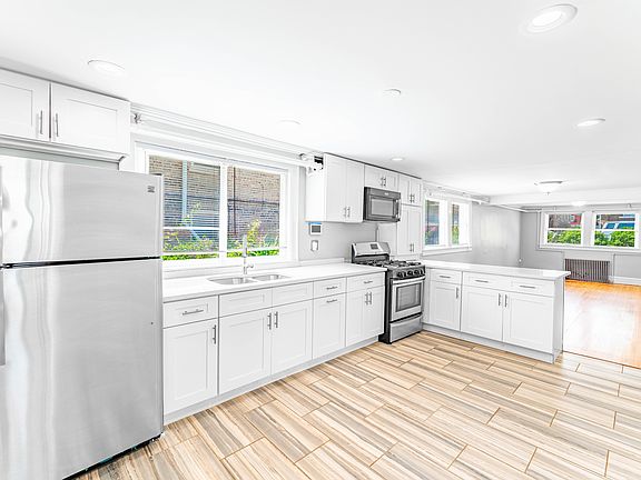 2nd image of 1327 Harvey Ave #B