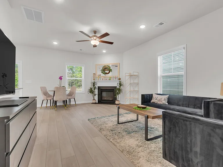 1110 Silverbend Trl — Photo 8