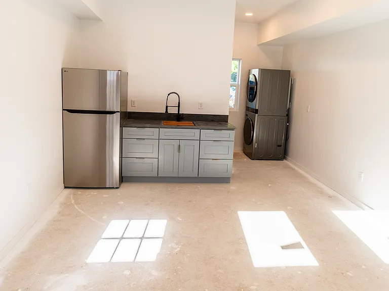 155 N Maple St #1 — Photo 2