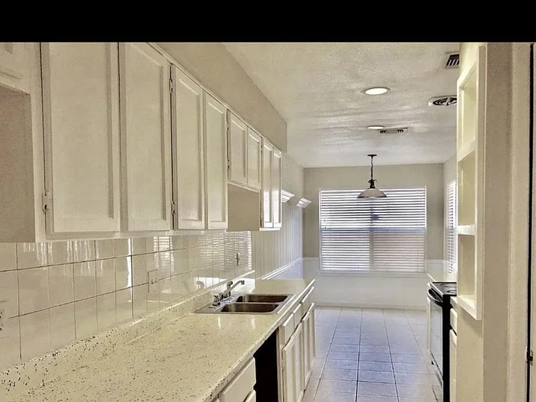 6327 Lynkat Ln — Photo 7