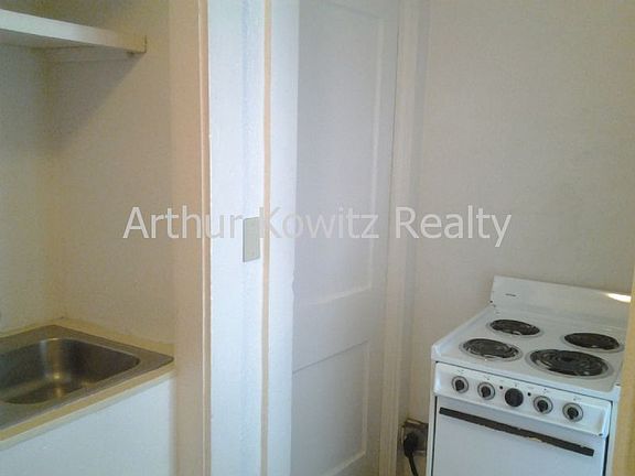 4th image of 307 Taylor Ave #1