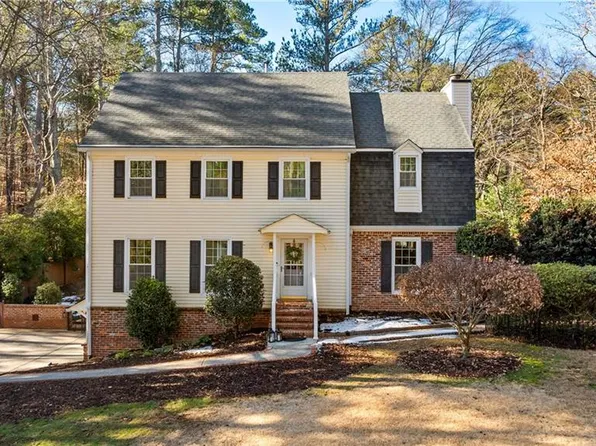 9735 Hillside Dr, Roswell, GA 30076