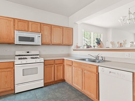 4th image of 346 Woodhill Dr
