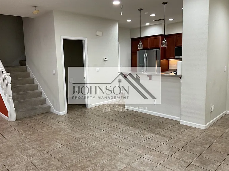 26 S Hidalgo St — Photo 4