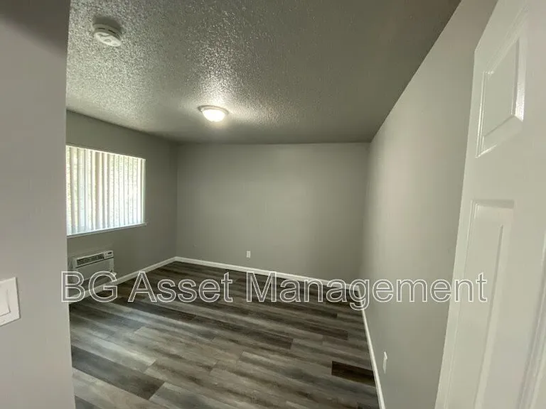 2417 Northrop Ave #4 — Photo 5