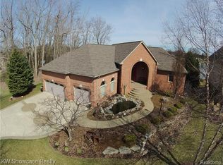 9681 Steep Hollow Dr, White Lake, MI