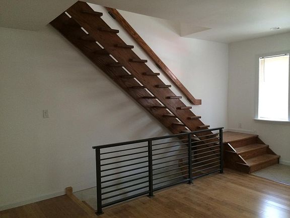 3rd image of 1120 Dickinson St