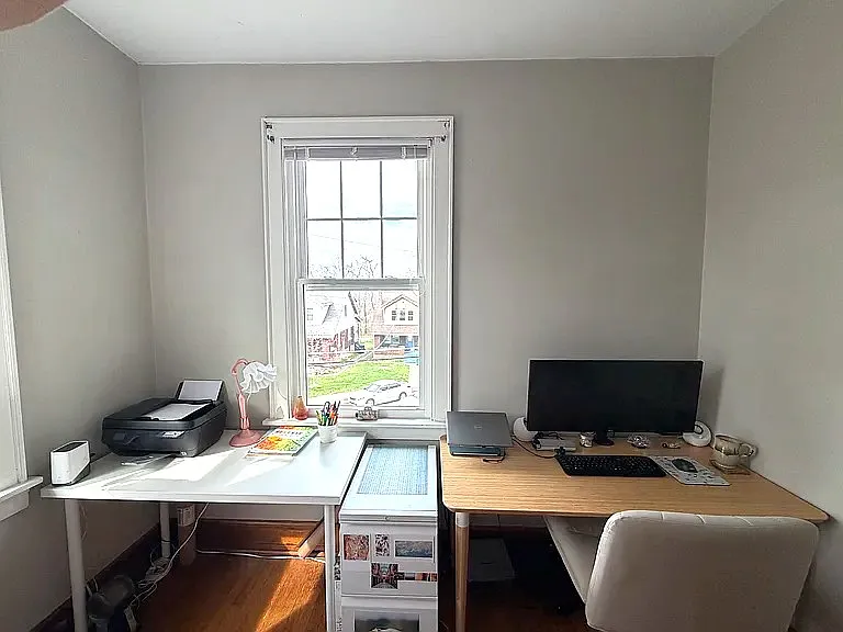 Bonus room has two windows