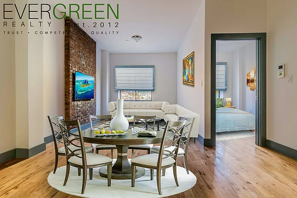 Rented by Evergreen Apartments BK | media 14