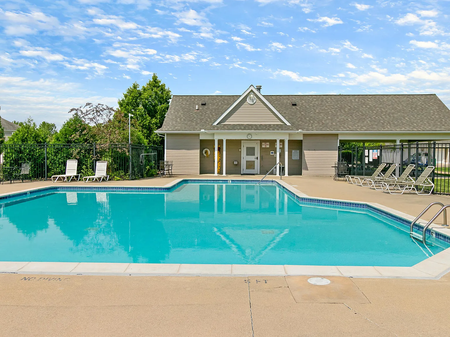 2 bed, 2.0 bath, 1101 sqft, $2,100 — Photo 2