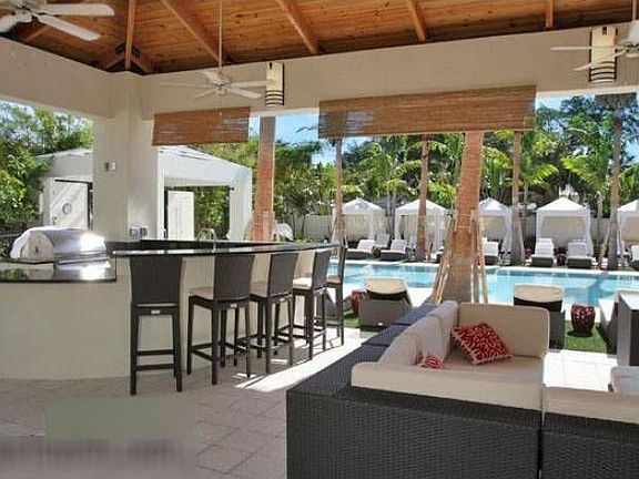 Pool Bar with TV & BBQ