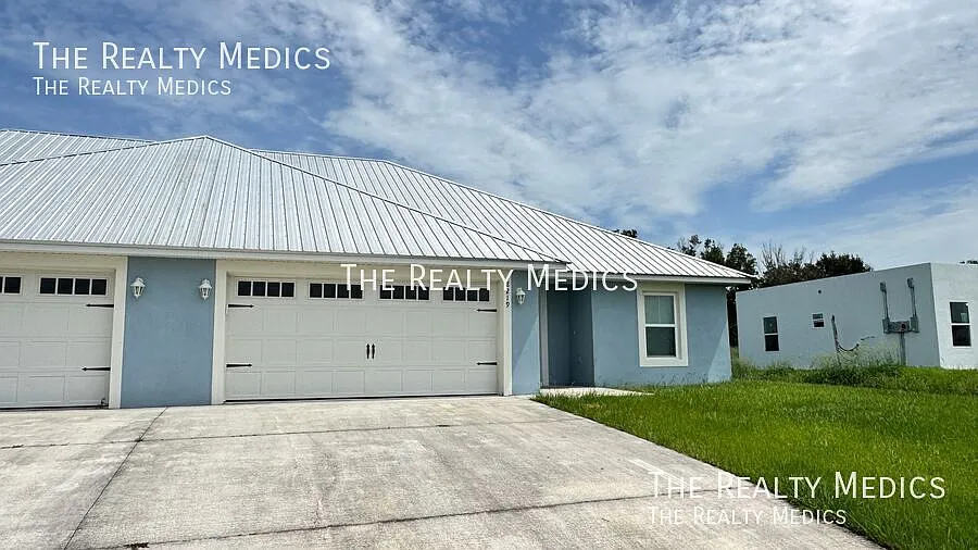Stylish 2Bd/2Ba Duplex in Spring Lake Must See! — Photo 4