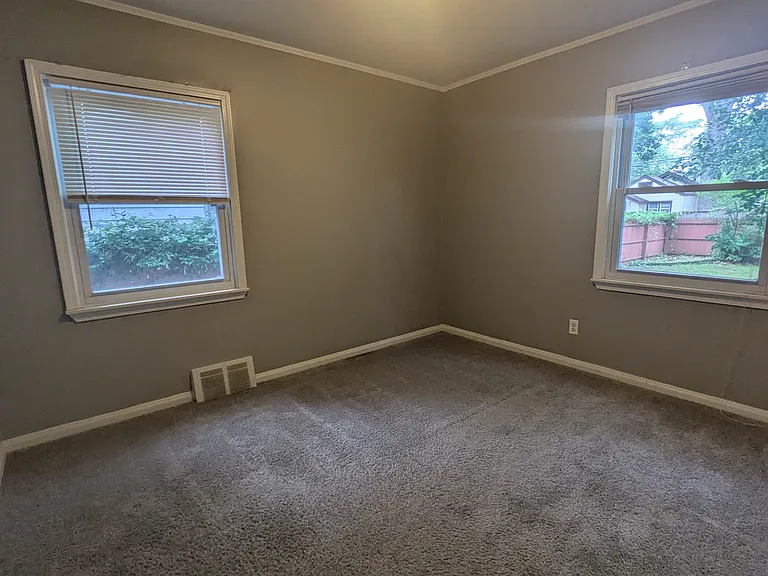 23819 Tawas Ave — Photo 7
