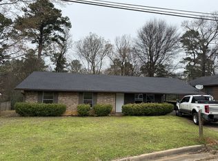 905 Willow Dr, Longview, TX 75602