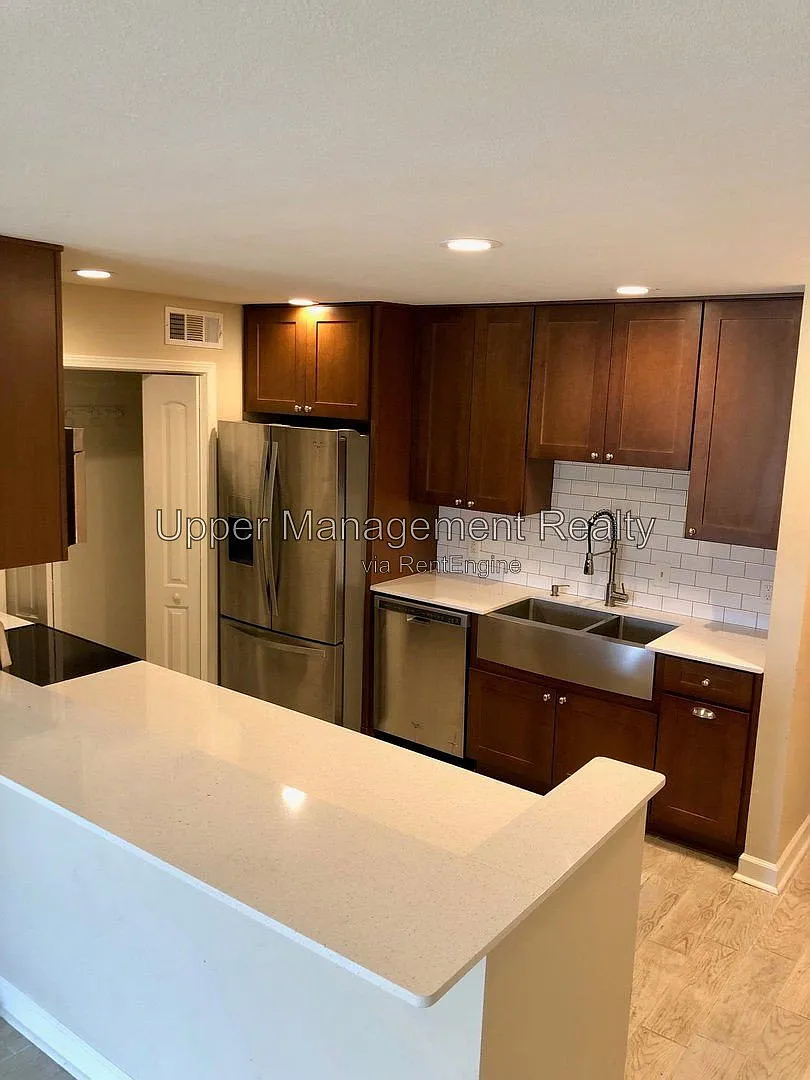2 bed, 1.5 bath, 1000 sqft, $1,800 — Photo 1