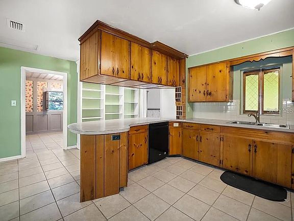 4th image of 523 SE 31st Ave
