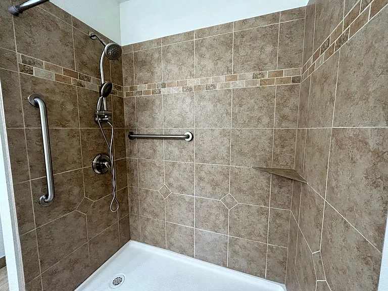 140 E Highline Cir #108 — Photo 21