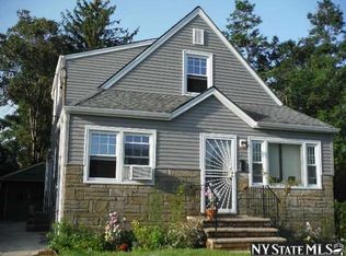 26 Frazier St, Hempstead, NY 11550