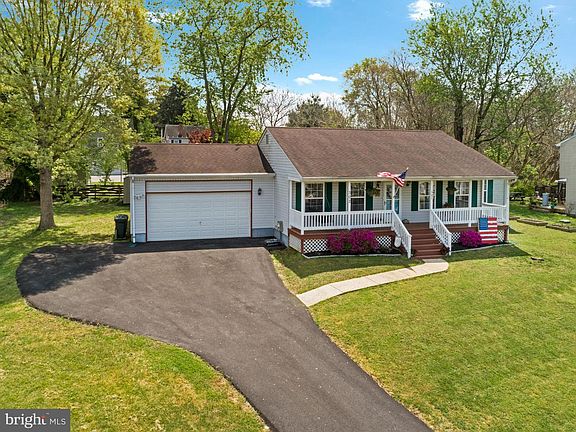 2nd image of 302 Lauren Ct