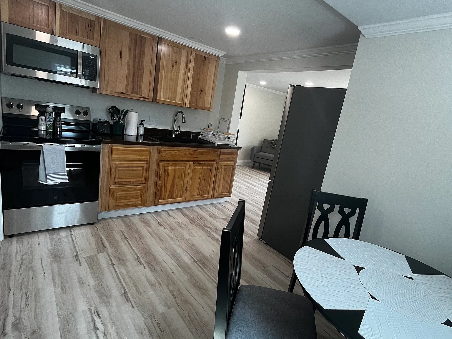 2 bed, 700 sqft, $1,200 — Photo 4