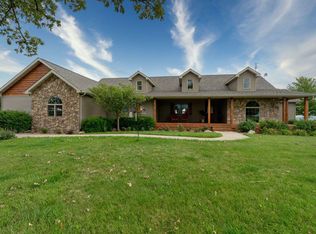 16577 N 800 East Rd, Bloomington, IL 61705