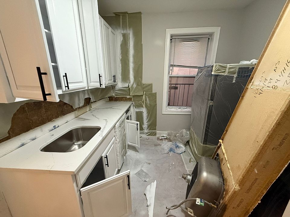 1st image of 130-134 Corbin Ave #405