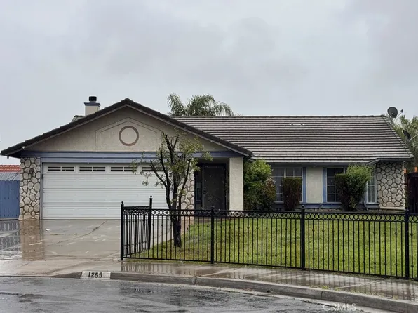 1255 Comiskey Ct, Perris, CA 92571
