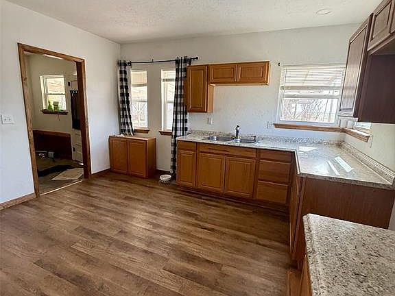 3rd image of 701 S Main St