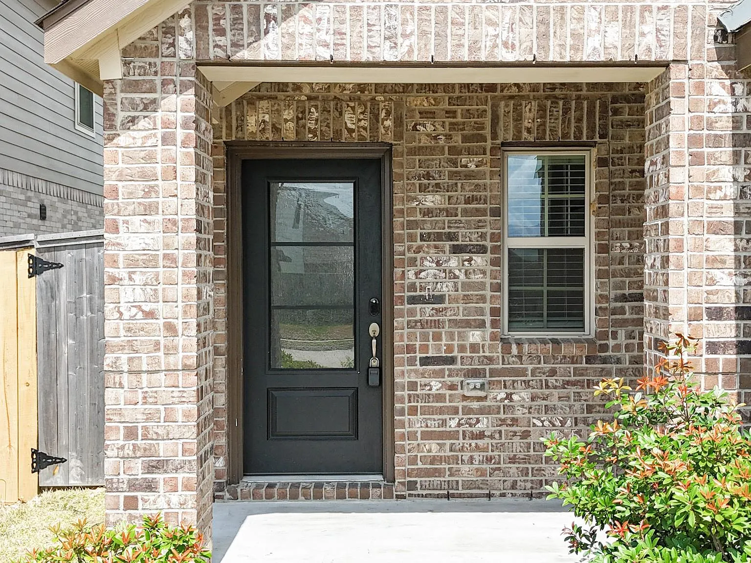 4 bed, 2.0 bath, 1538 sqft, $2,100 — Photo 2