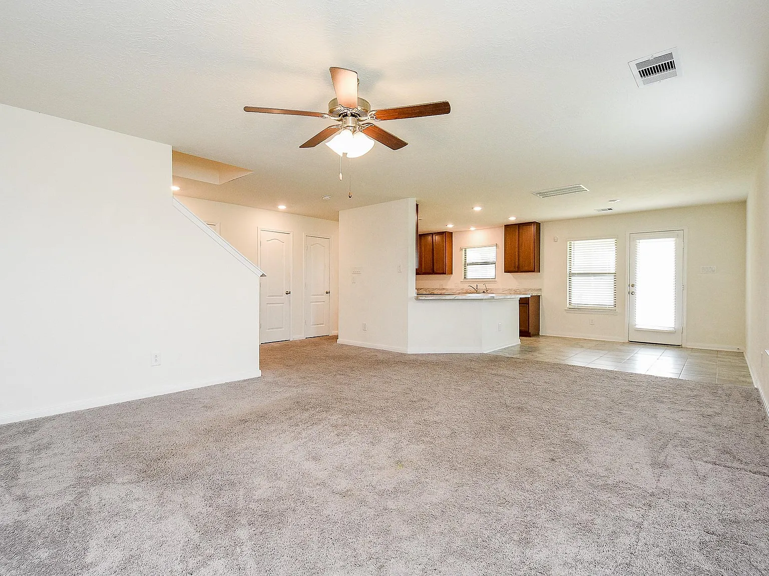 3 bed, 2.5 bath, 1693 sqft, $1,800 — Photo 3
