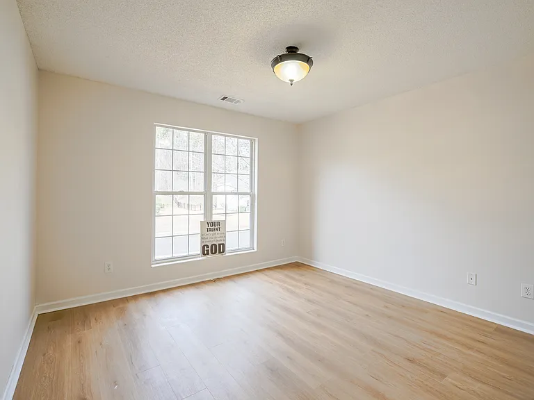 1570 Swan Valley Ct — Photo 3