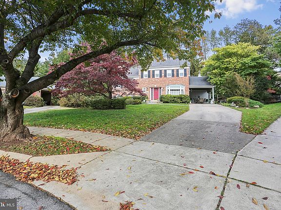 3rd image of 13 Clemson Ct