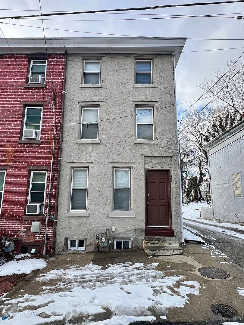Building Photo - 613 Walnut St
