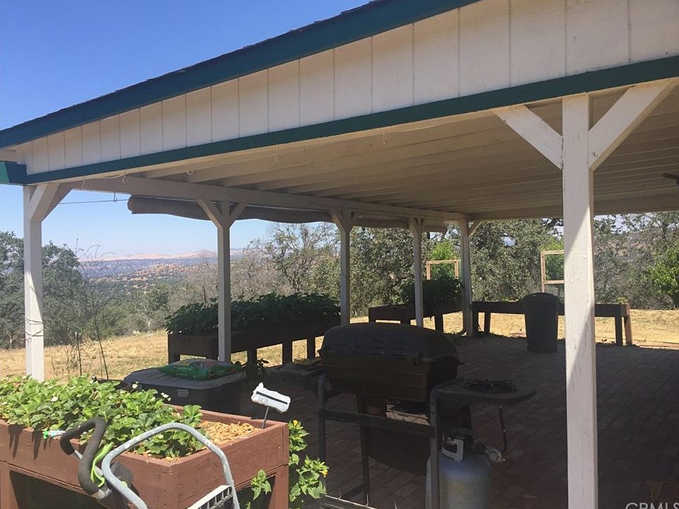 1st image of 33675 Blueberry Hill Dr