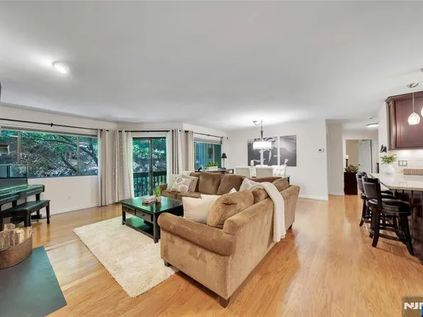112 Magnolia Rd #4, Ramsey, NJ 07446