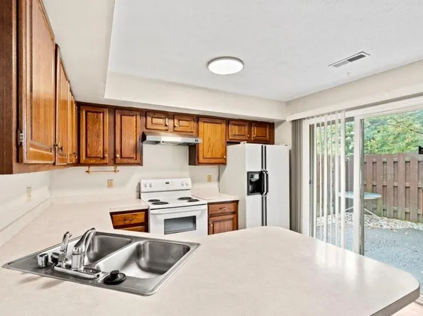 433 Darby Creek Rd APT D, Lexington, KY 40509