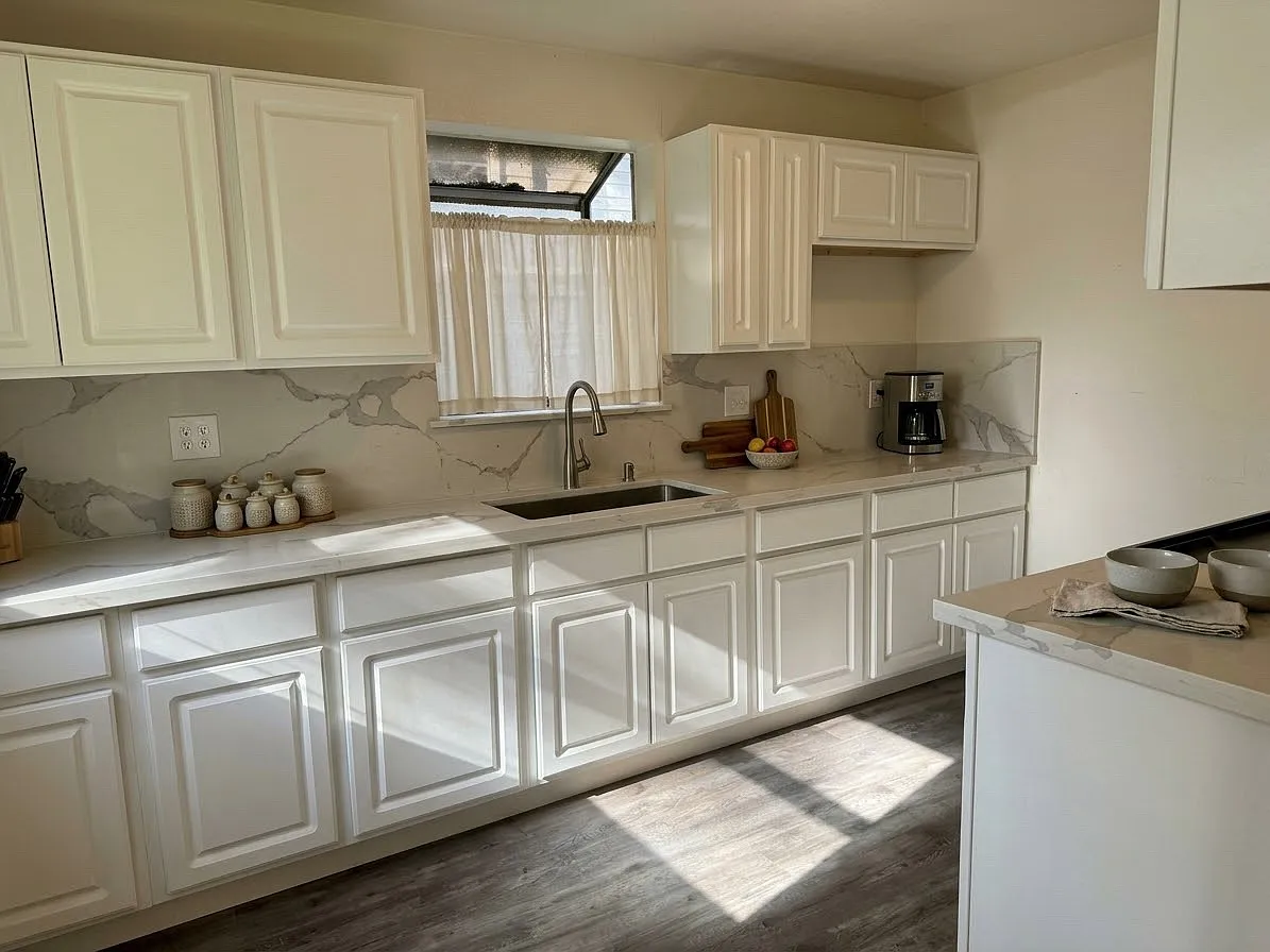 3 bed, 900 sqft, $3,300 — Photo 3