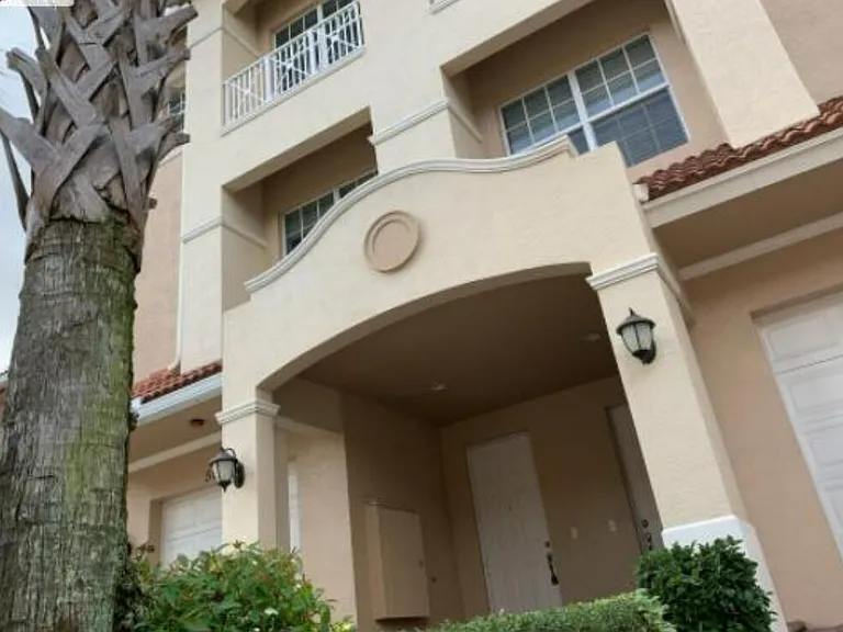 5021 Vine Cliff Way W — Photo 18