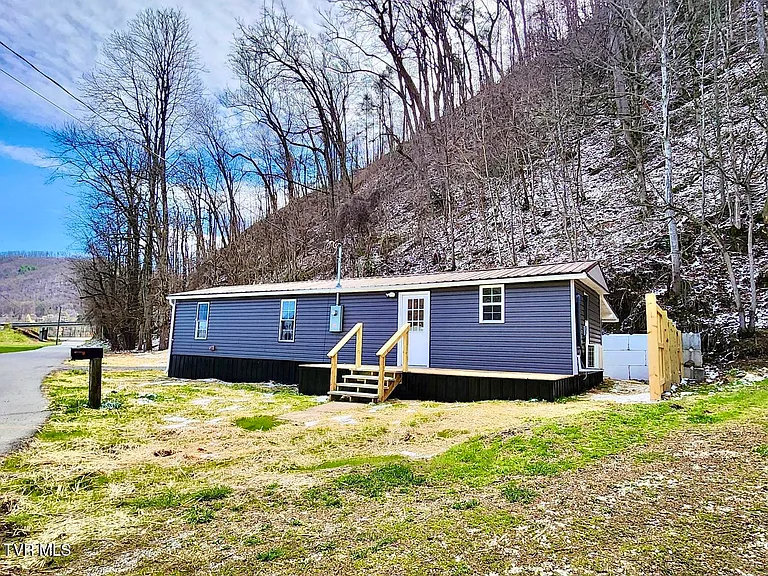 205 Polly Erwin Rd — Photo 1