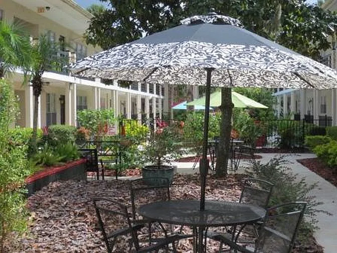 Delaney Court — Photo 14